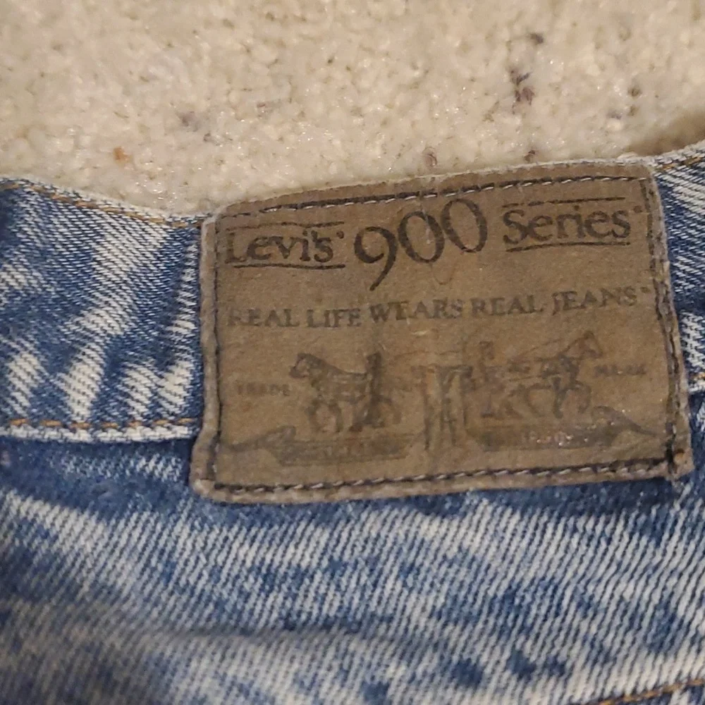 Preloved Levi's s 900 Silver Tab
